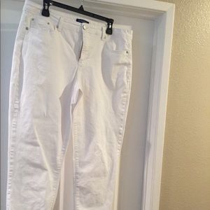 White boyfriend jeans
